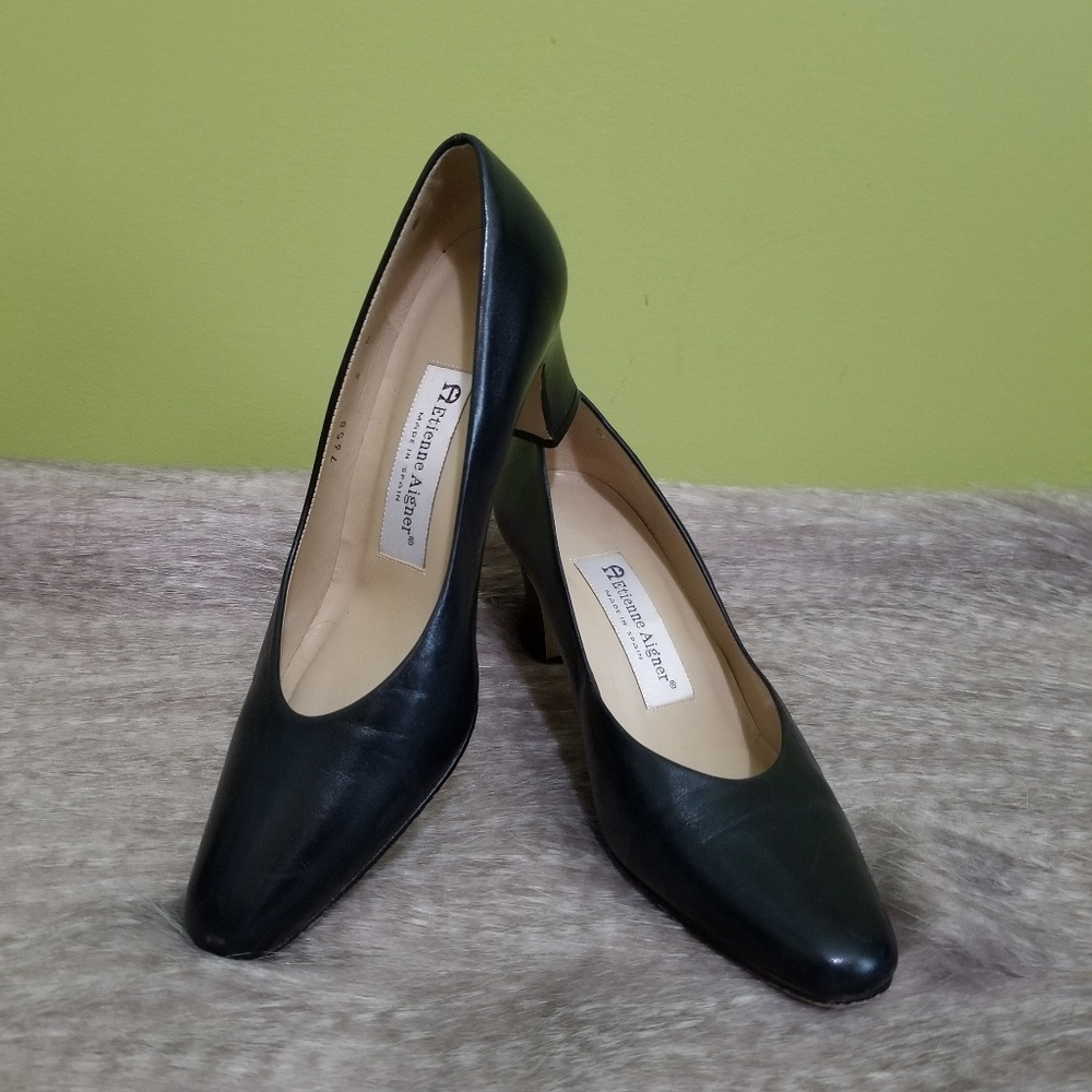 Etienne Aigner Taylor navy pumps size 6